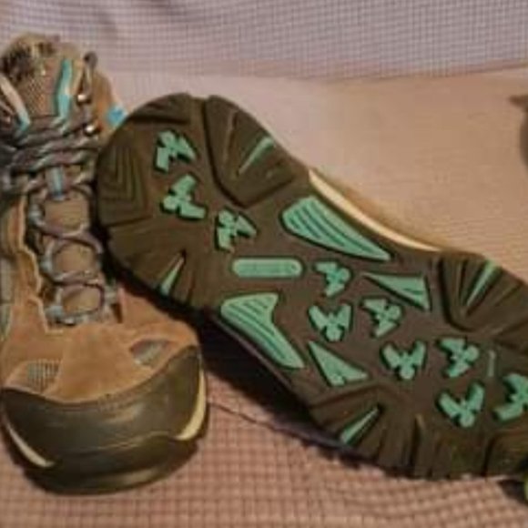 Hiking boots - Picture 2 of 4